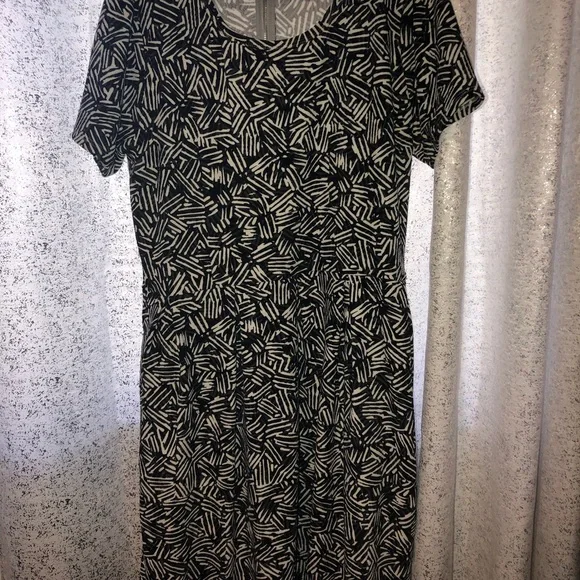 LulaRoe Amelia dress - Picture 2 of 2